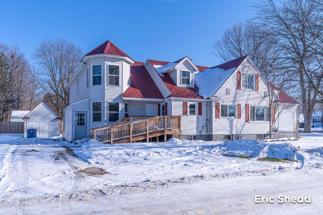 631 3 Mile Road NE, Grand Rapids, MI 49505