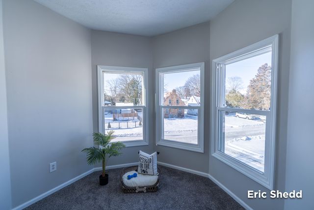 631 3 Mile Road NE, Grand Rapids, MI 49505