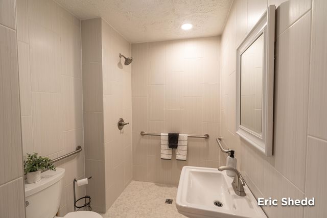 631 3 Mile Road NE, Grand Rapids, MI 49505