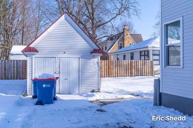 631 3 Mile Road NE, Grand Rapids, MI 49505