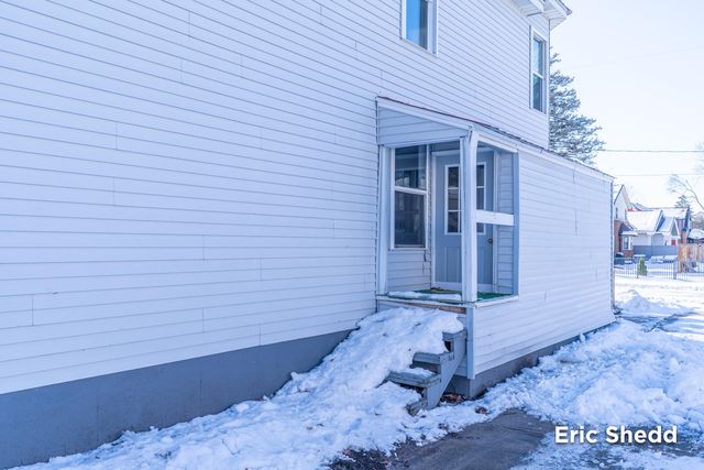 631 3 Mile Road NE, Grand Rapids, MI 49505