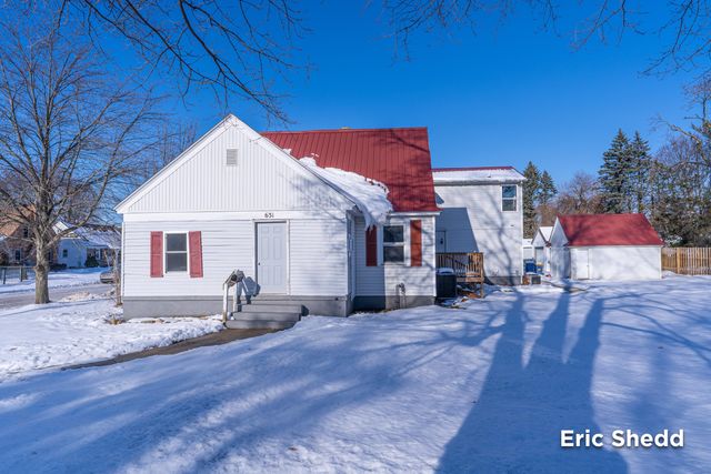 631 3 Mile Road NE, Grand Rapids, MI 49505