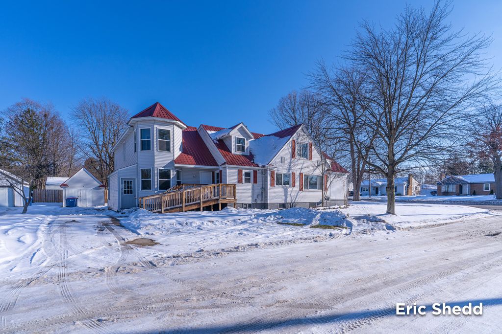 631 3 Mile Road NE, Grand Rapids, MI 49505