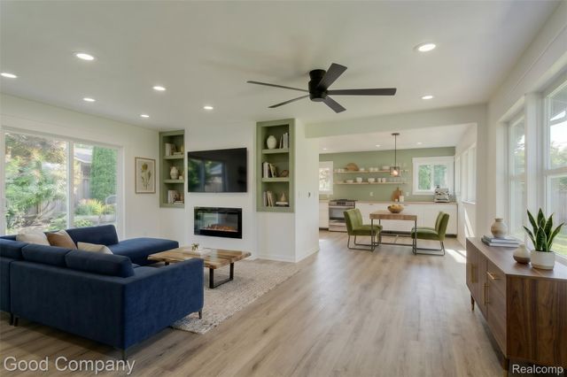 21174 Flanders Street, Farmington Hills, MI 48335
