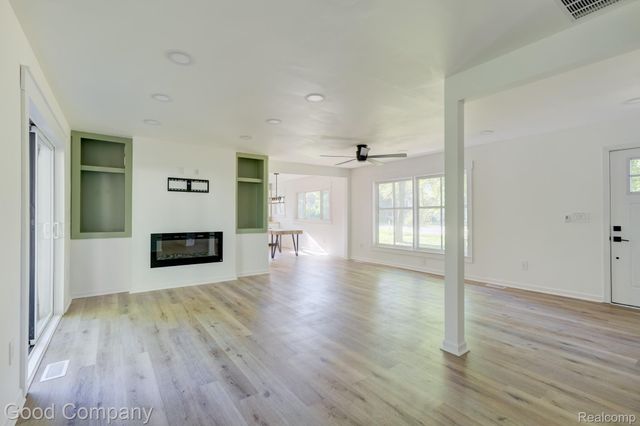 21174 Flanders Street, Farmington Hills, MI 48335