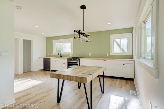 21174 Flanders Street, Farmington Hills, MI 48335