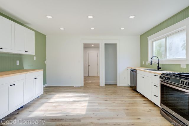 21174 Flanders Street, Farmington Hills, MI 48335