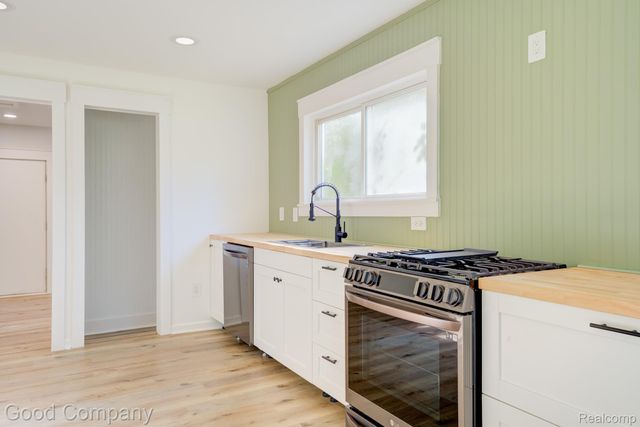 21174 Flanders Street, Farmington Hills, MI 48335