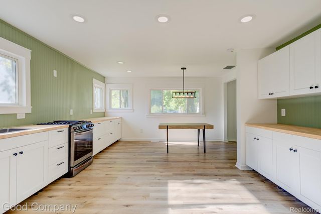 21174 Flanders Street, Farmington Hills, MI 48335