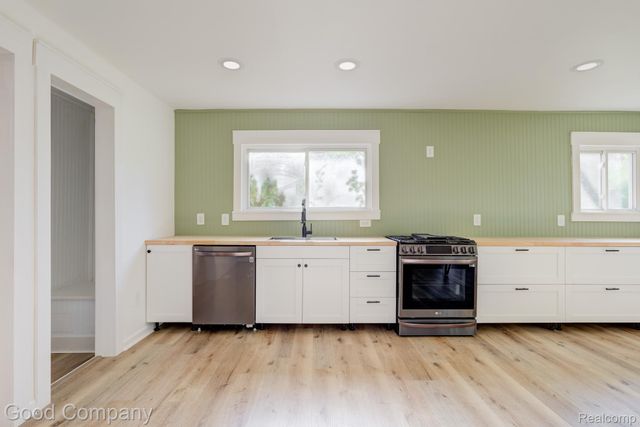 21174 Flanders Street, Farmington Hills, MI 48335