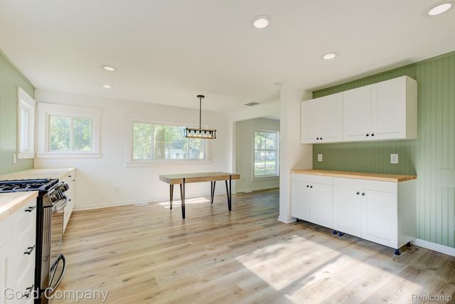 21174 Flanders Street, Farmington Hills, MI 48335