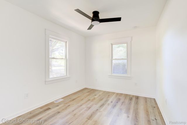21174 Flanders Street, Farmington Hills, MI 48335