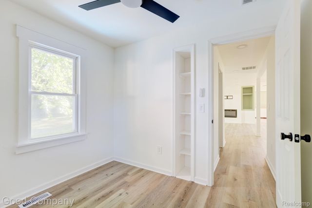 21174 Flanders Street, Farmington Hills, MI 48335