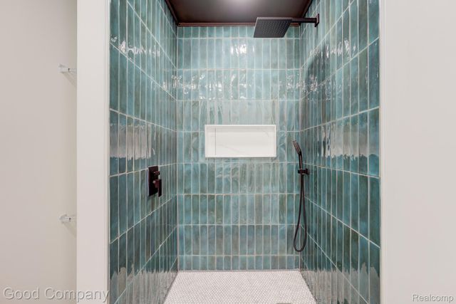 21174 Flanders Street, Farmington Hills, MI 48335