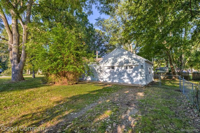 21174 Flanders Street, Farmington Hills, MI 48335
