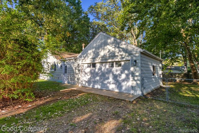 21174 Flanders Street, Farmington Hills, MI 48335