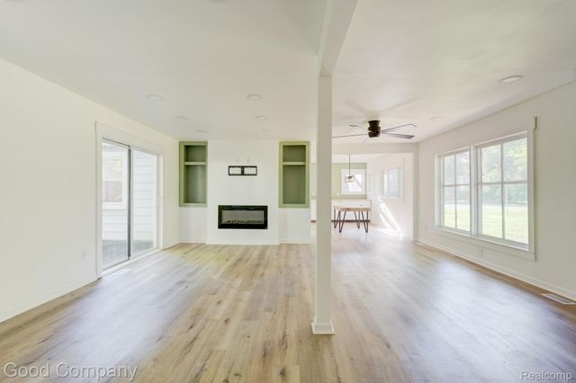 21174 Flanders Street, Farmington Hills, MI 48335