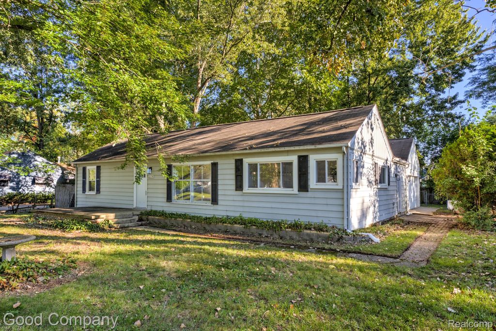21174 Flanders Street, Farmington Hills, MI 48335