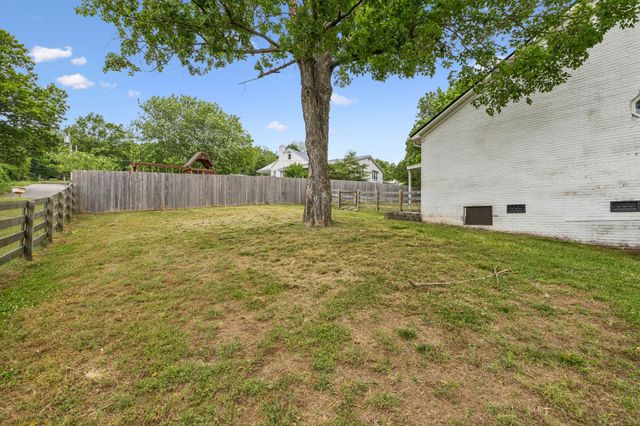 103 Edgewood Ave, Mount Pleasant, TN 38474