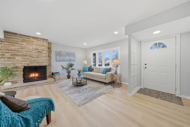 593 Bristol Lane, Elk Grove Village, IL 60007