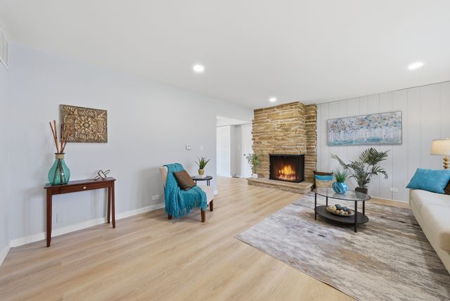593 Bristol Lane, Elk Grove Village, IL 60007