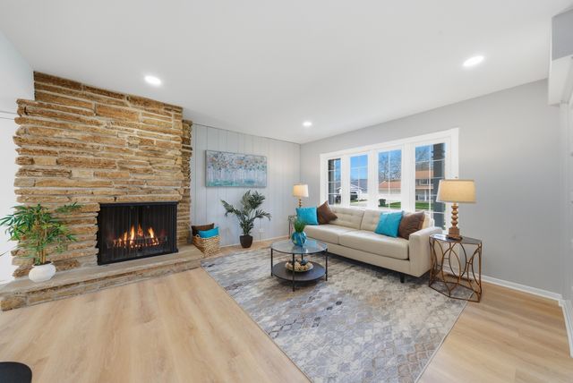 593 Bristol Lane, Elk Grove Village, IL 60007