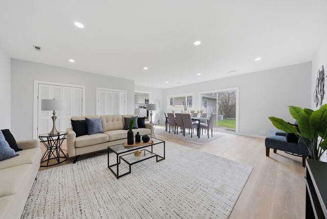 593 Bristol Lane, Elk Grove Village, IL 60007