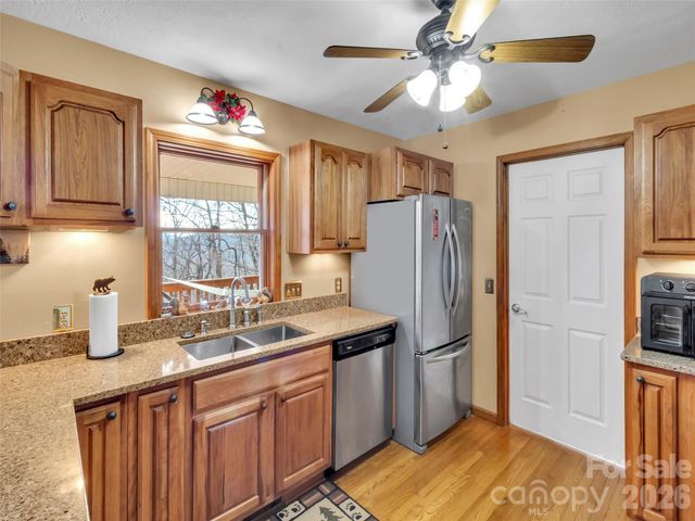 371 Falcon Ridge Drive, Waynesville, NC 28786