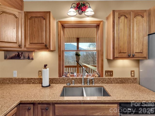 371 Falcon Ridge Drive, Waynesville, NC 28786