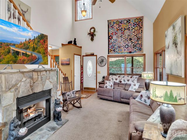 371 Falcon Ridge Drive, Waynesville, NC 28786