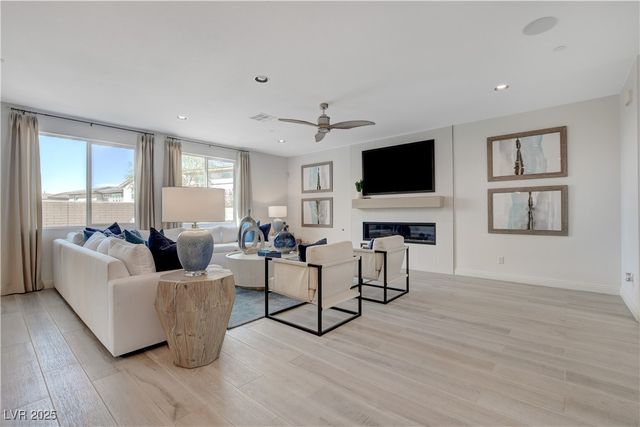 1075 North Water Street, Henderson, NV 89011