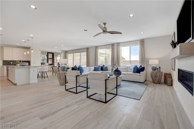 1075 North Water Street, Henderson, NV 89011