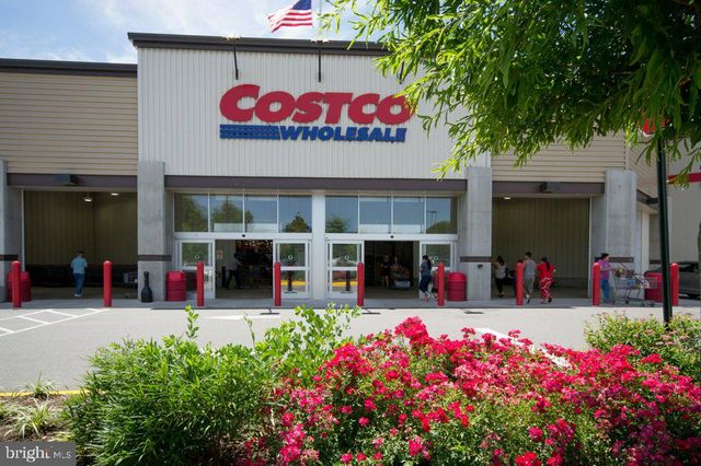 8815 SURREY CT, Alexandria, VA 22309