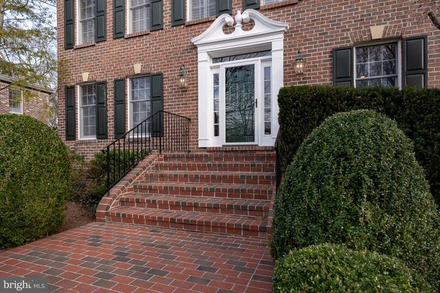 8815 SURREY CT, Alexandria, VA 22309