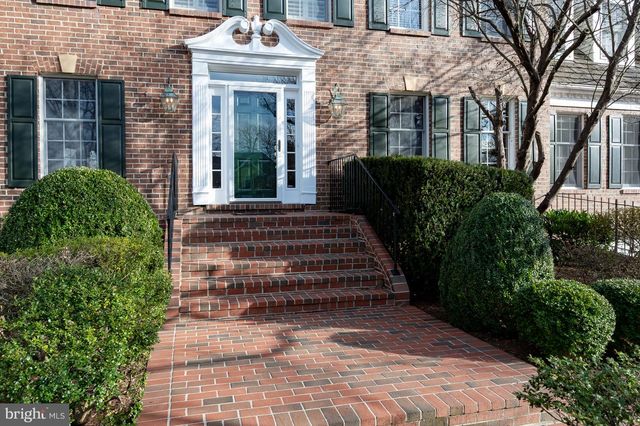 8815 SURREY CT, Alexandria, VA 22309