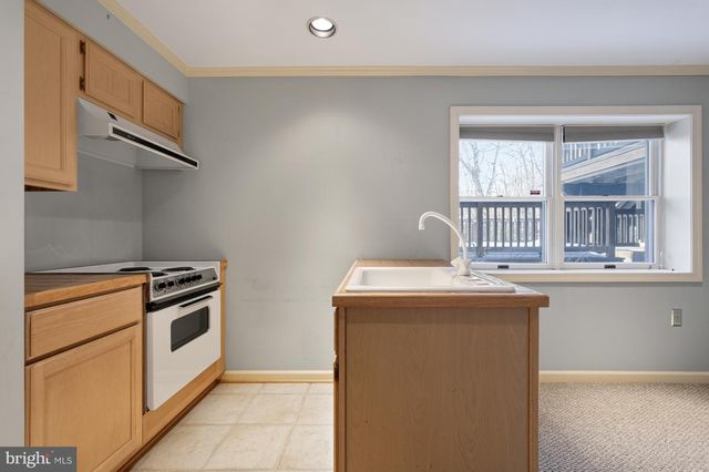 8815 SURREY CT, Alexandria, VA 22309