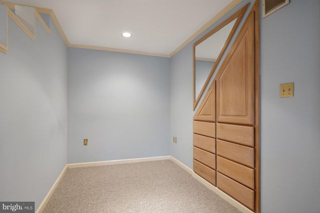 8815 SURREY CT, Alexandria, VA 22309