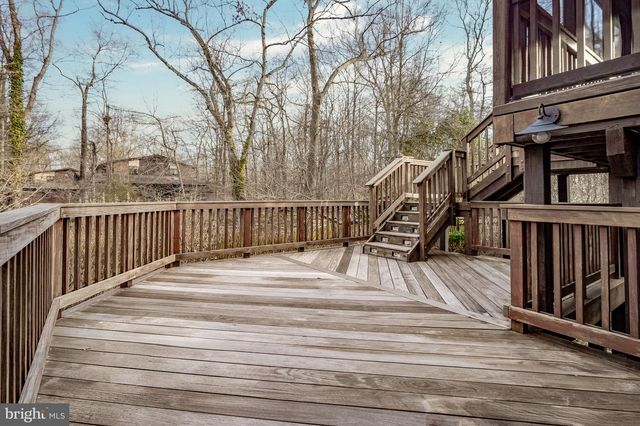 8815 SURREY CT, Alexandria, VA 22309