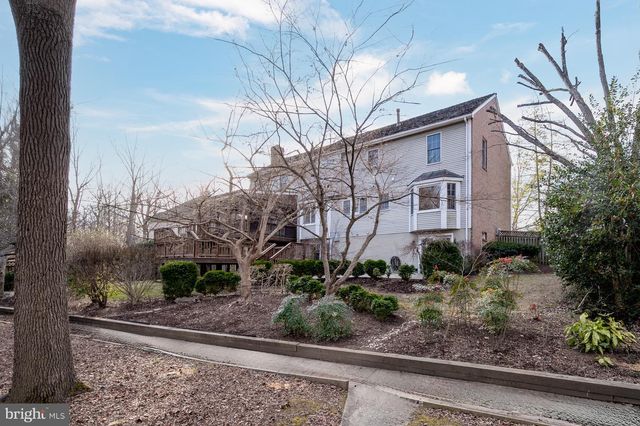 8815 SURREY CT, Alexandria, VA 22309