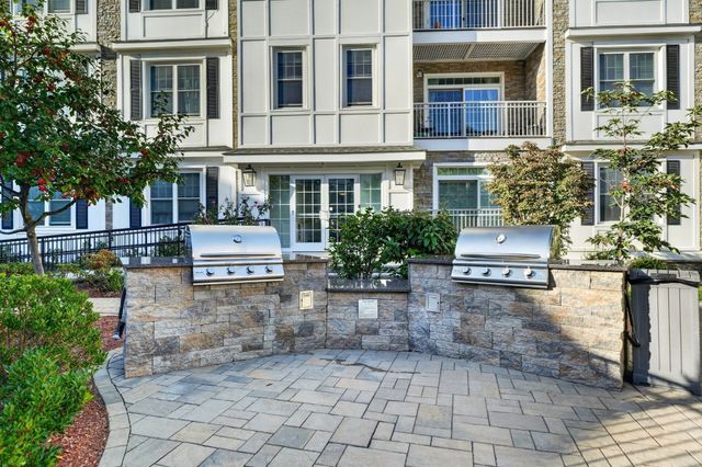320 Middlesex Ave D202, Medford, MA 02155