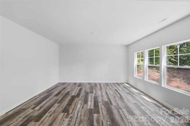5156 Mark Drive NE, Hickory, NC 28601