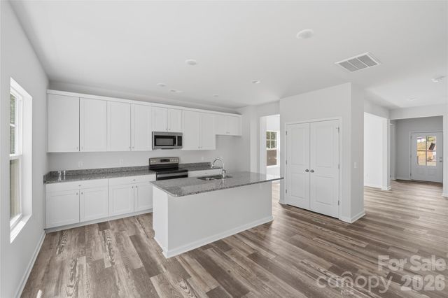 5156 Mark Drive NE, Hickory, NC 28601
