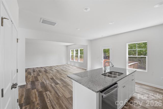 5156 Mark Drive NE, Hickory, NC 28601