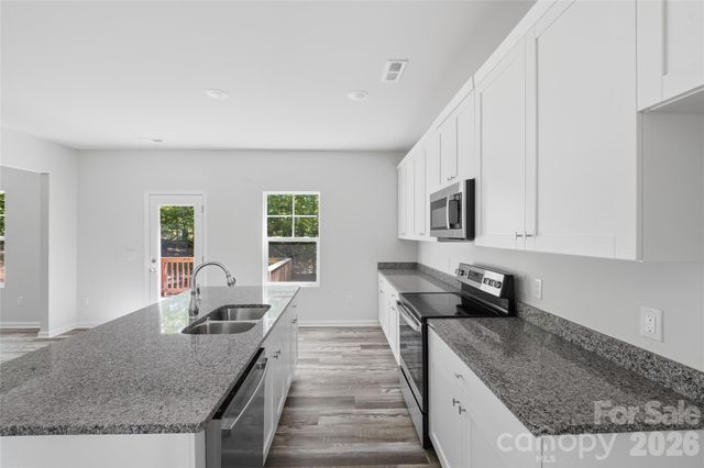 5156 Mark Drive NE, Hickory, NC 28601