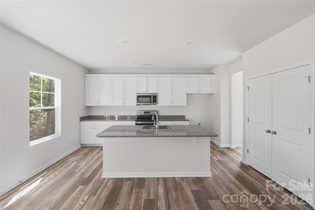 5156 Mark Drive NE, Hickory, NC 28601