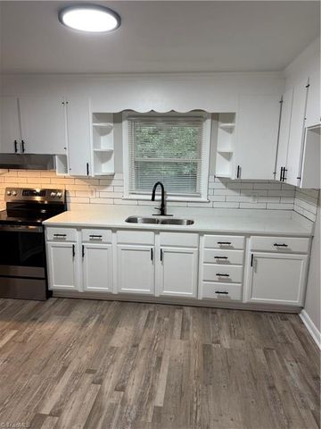 2116 Larkspur Drive, Greensboro, NC 27405