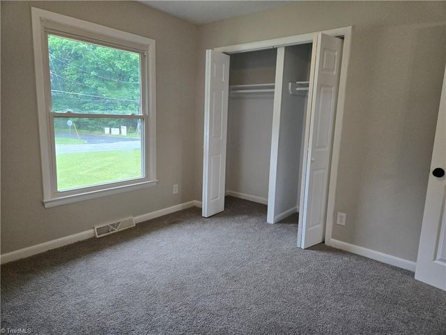 2116 Larkspur Drive, Greensboro, NC 27405