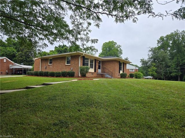 2116 Larkspur Drive, Greensboro, NC 27405