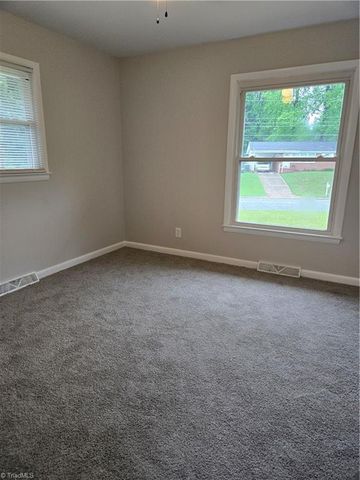 2116 Larkspur Drive, Greensboro, NC 27405