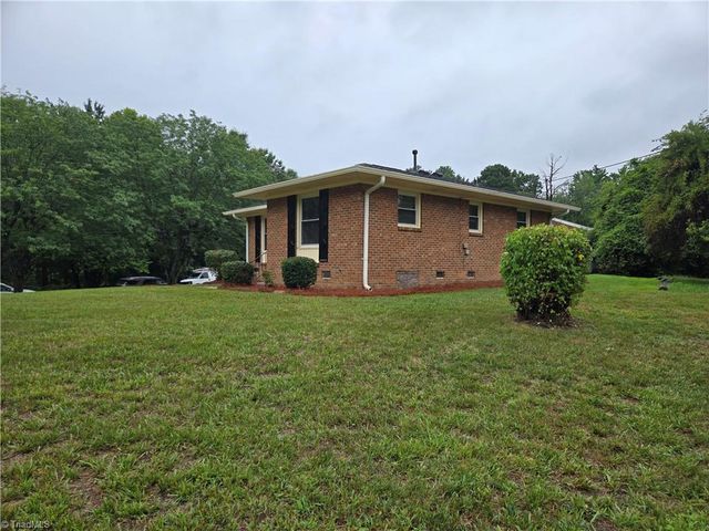 2116 Larkspur Drive, Greensboro, NC 27405